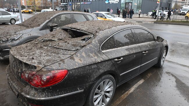 В автомобилях после обрушения колонны "Снежкома" выбиты окна - свежие новости на Toplenta по теме Лента новостей