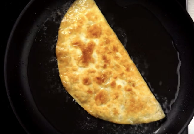 Лепешка и фарш: потрясающий чебурек лентяя - свежие новости на Toplenta по теме интересные идеи