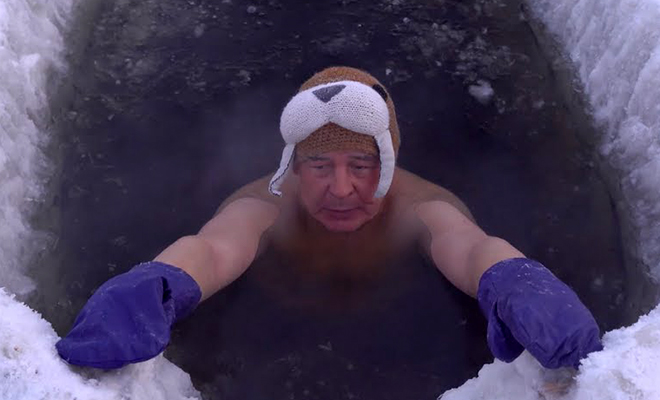 Житель Якутска показал, как местные купаются в проруби в -50 градусов: видео - свежие новости на Toplenta по теме общество