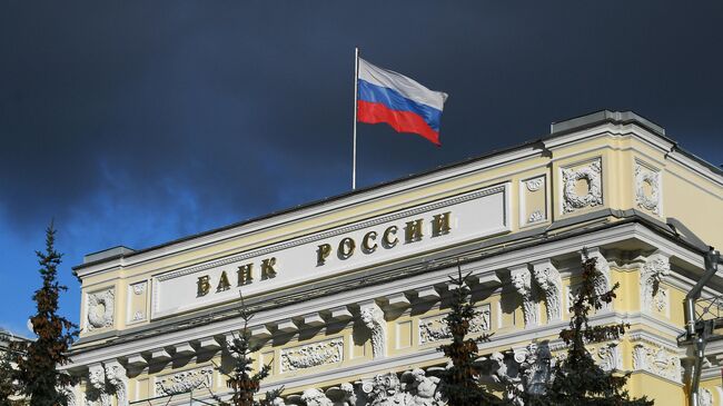 В ЦБ объяснили, почему банки приостанавливают подозрительные переводы - Кино на Toplenta