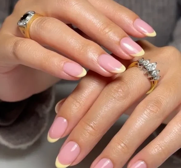 Трендовые идеи желтого французского маникюра на лето 2025 года - свежие новости на Toplenta по теме Для женщин  /  Соцпортал