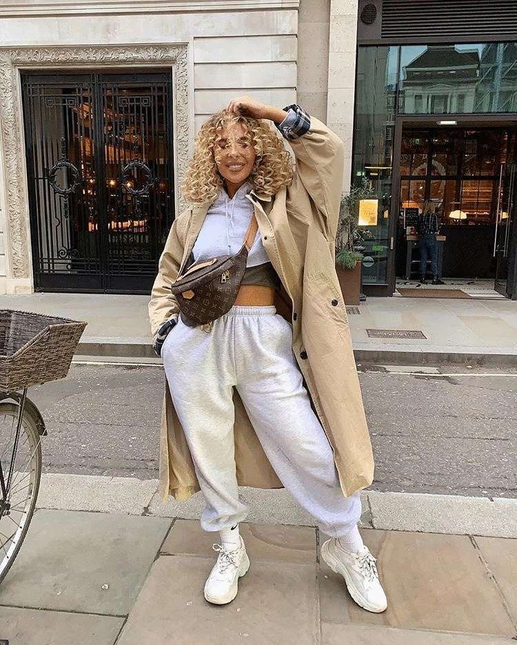 Плащ с кроссовками: правила комбинации и 15 стильных примеров - свежие новости на Toplenta по теме Краснуху