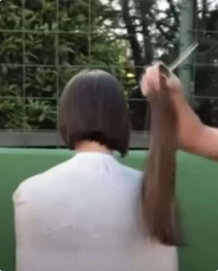 10 лет девушка ходила с длинными волосами, а затем попала в руки креативного стилиста - свежие новости на Toplenta по теме Краснуху