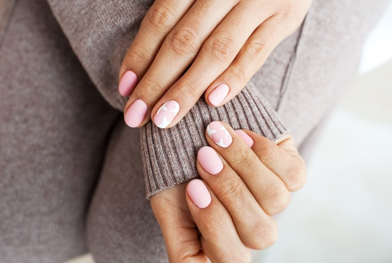 От нюда до яркого цвета: идеи маникюра для коротких ногтей - свежие новости на Toplenta