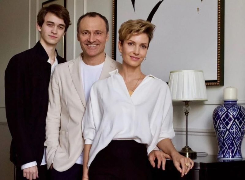 «20 лет рука об руку»: фото красавицы-жены Дмитрия Ульянова и как выглядит их общий сын - свежие новости на Toplenta по теме Мира