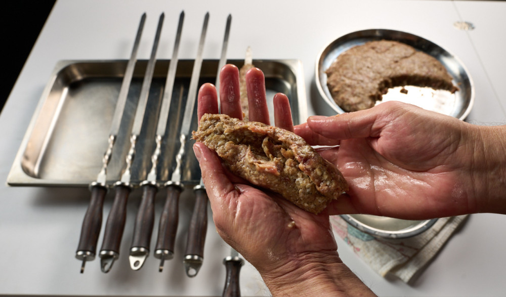 Новые фото и текст про то, как готовить люля-кебаб, чтобы не падало с шампуров - свежие новости на Toplenta