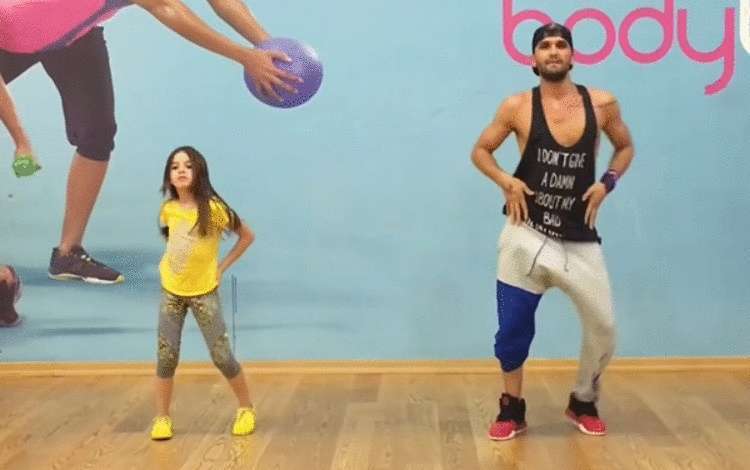 Шикарный танец зумбы отца и 7-летней дочки под трек Энрике Иглесиаса - свежие новости на Toplenta по теме истории из жизни