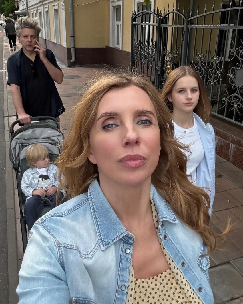 "Петя абсолютно мой сын!". Светлана Бондарчук опубликовала новые семейные фото с мужем и детьми - свежие новости на Toplenta по теме Малый бизнес