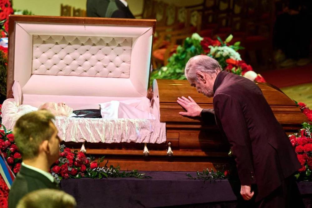 В Большом театре прошло прощание с Юрием Григоровичем - свежие новости на Toplenta по теме Новости моды