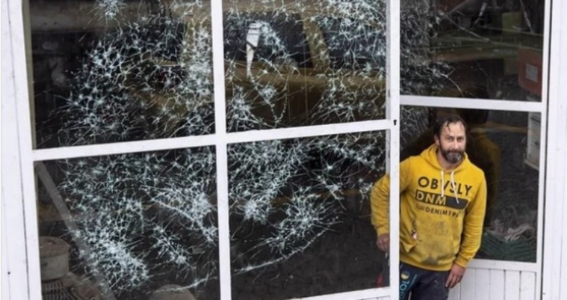 Художник Саймон Бергер бьет стекла, чтобы из хаоса создать гармонию и красоту - свежие новости на Toplenta по теме Тв