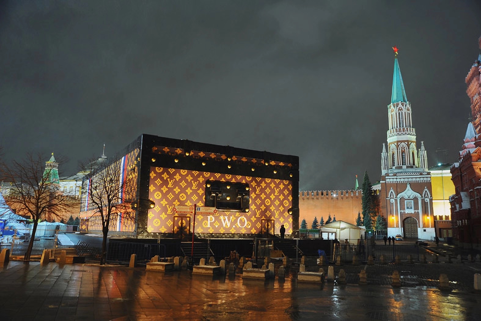 10-е годы XXI века на снимках Игоря Стомахина. 2013. Павильон от модного дома Louis Vuitton - свежие новости на Toplenta по теме СТО