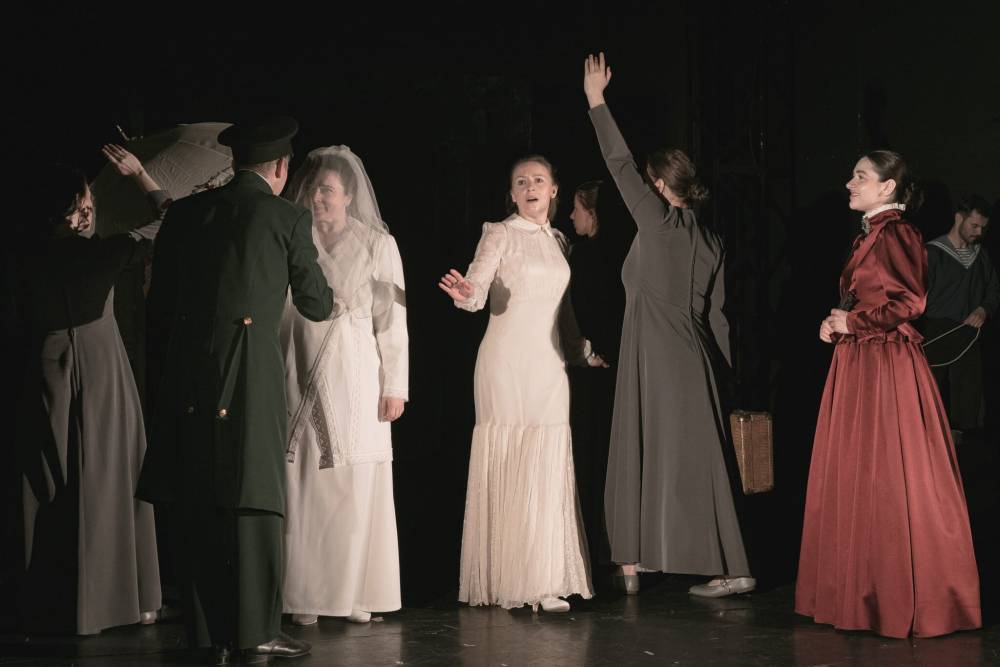 Няганский ТЮЗ представил спектакль «Романовы» ко дню памяти святых Царственных страстотерпцев - свежие новости на Toplenta по теме Мария