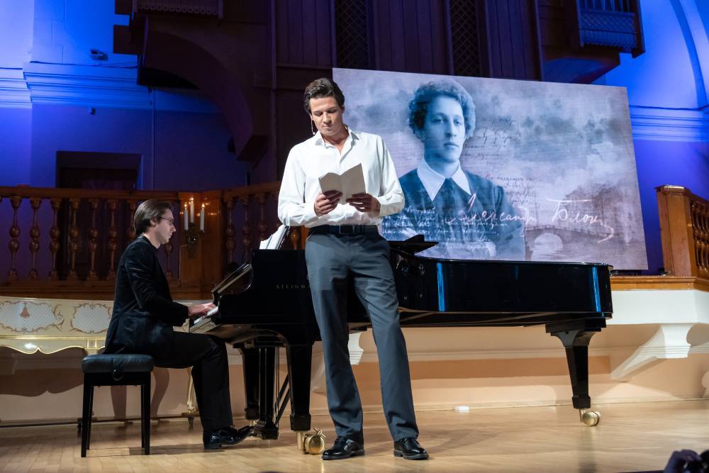 Фоторепортаж: Иван Жвакин представил моноспектакль «Александр Блок» в Архангельске - свежие новости на Toplenta по теме павел лушаков