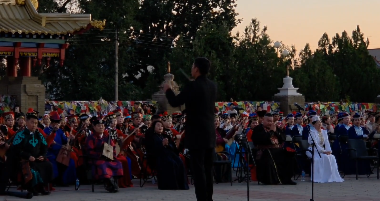 Более тысячи музыкантов исполнили в Элисте музыкальное подношение Трем драгоценностям буддизма - свежие новости на Toplenta по теме национальный оркестр