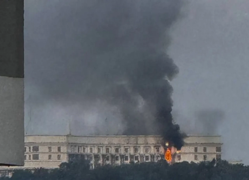 В центре Киева горит здание правительства Украины - свежие новости на Toplenta по теме Эксклюзив
