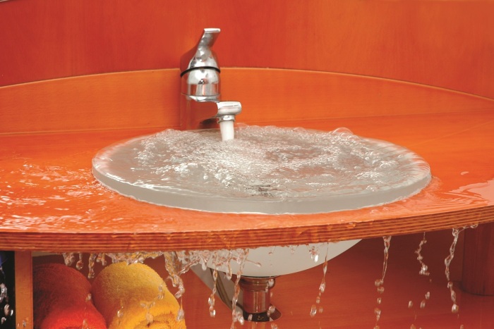 Как быстро устранить засор в раковине не раскручивая сифон - свежие новости на Toplenta по теме ТУЗ