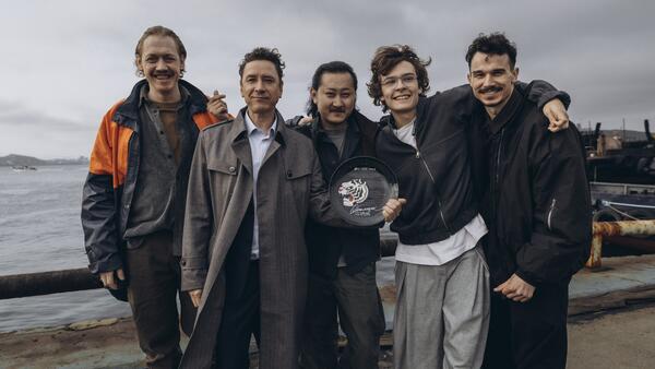 Вышли постер и новые фотографии сериала «Обнальщик» - свежие новости на Toplenta