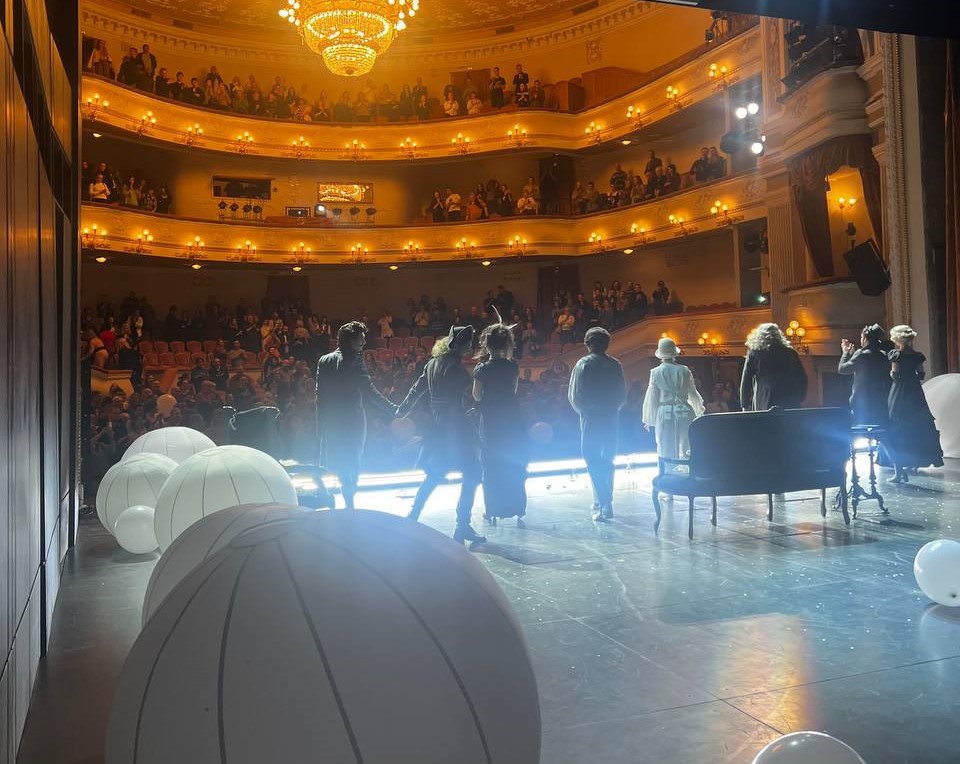 Театр имени Вахтангова дебютировал с гастролями в Донецке - похожая новость на Toplenta