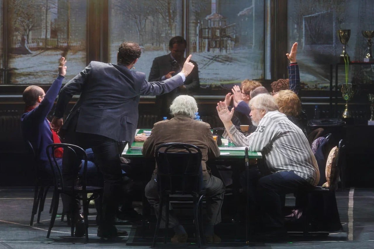 Театр «Мастерская «12» под руководством Михалкова завершил гастроли в Сибири - похожая новость на Toplenta