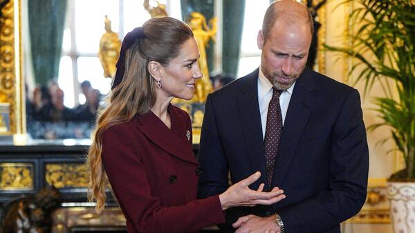 Заставила ее исчезнуть: инсайдер рассказал, как Кейт Миддлтон избавилась от предполагаемой соперницы - похожая новость на Toplenta