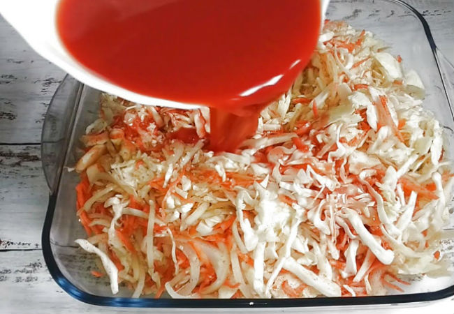 Поливаем капусту томатным соком и кладем сверху курицу - свежие новости на Toplenta по теме интересные идеи