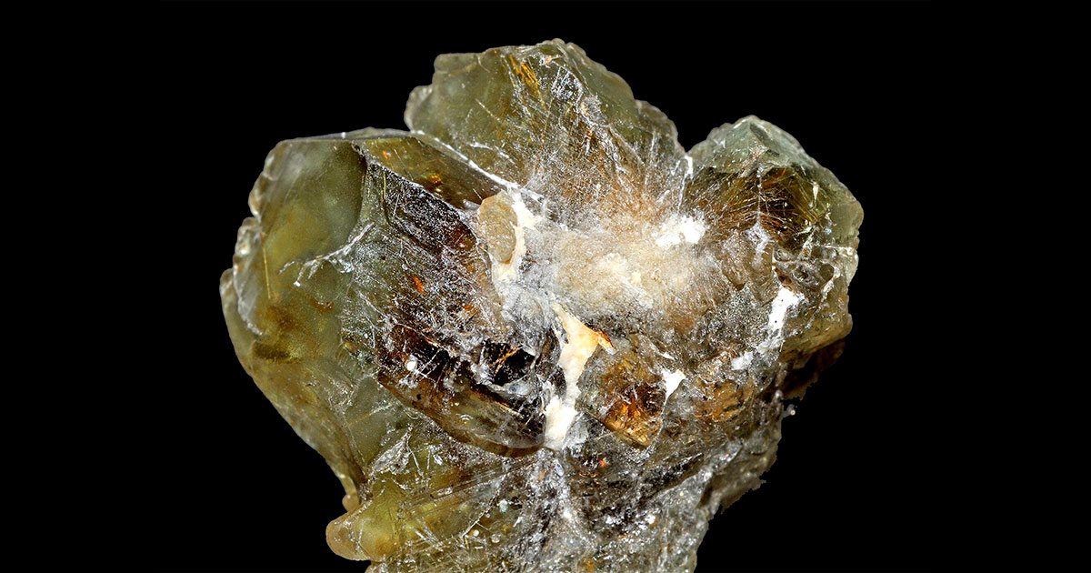 Александрит меняет цвет в зависимости от освещения - свежие новости на Toplenta по теме Факт