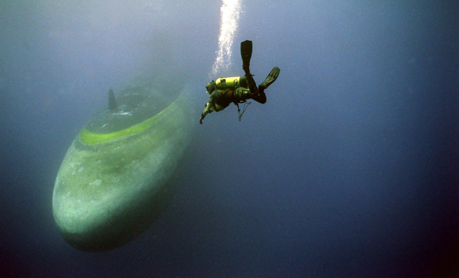 Что будет, если дайвер под водой услышит сонар атомной субманиры - похожая новость на Toplenta