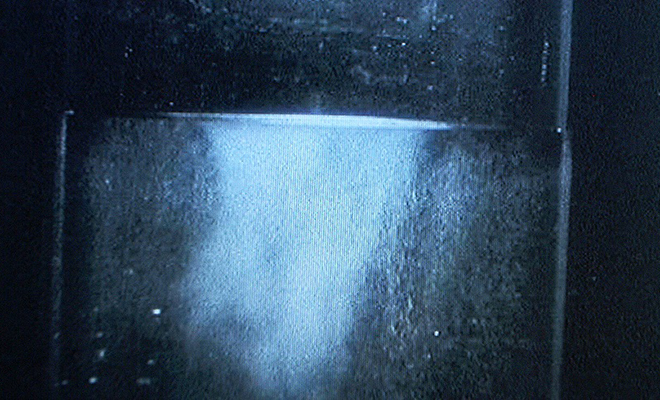 Физики охладили гелий до -271 градуса и увидели, что он перестал подчиняться законам гравитации: видео - свежие новости на Toplenta