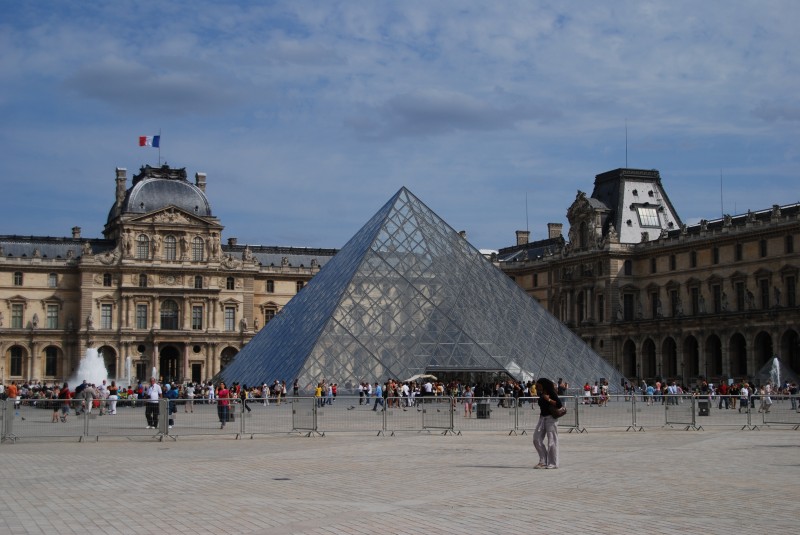 Ограбление Лувра - свежие новости на Toplenta по теме Евгения