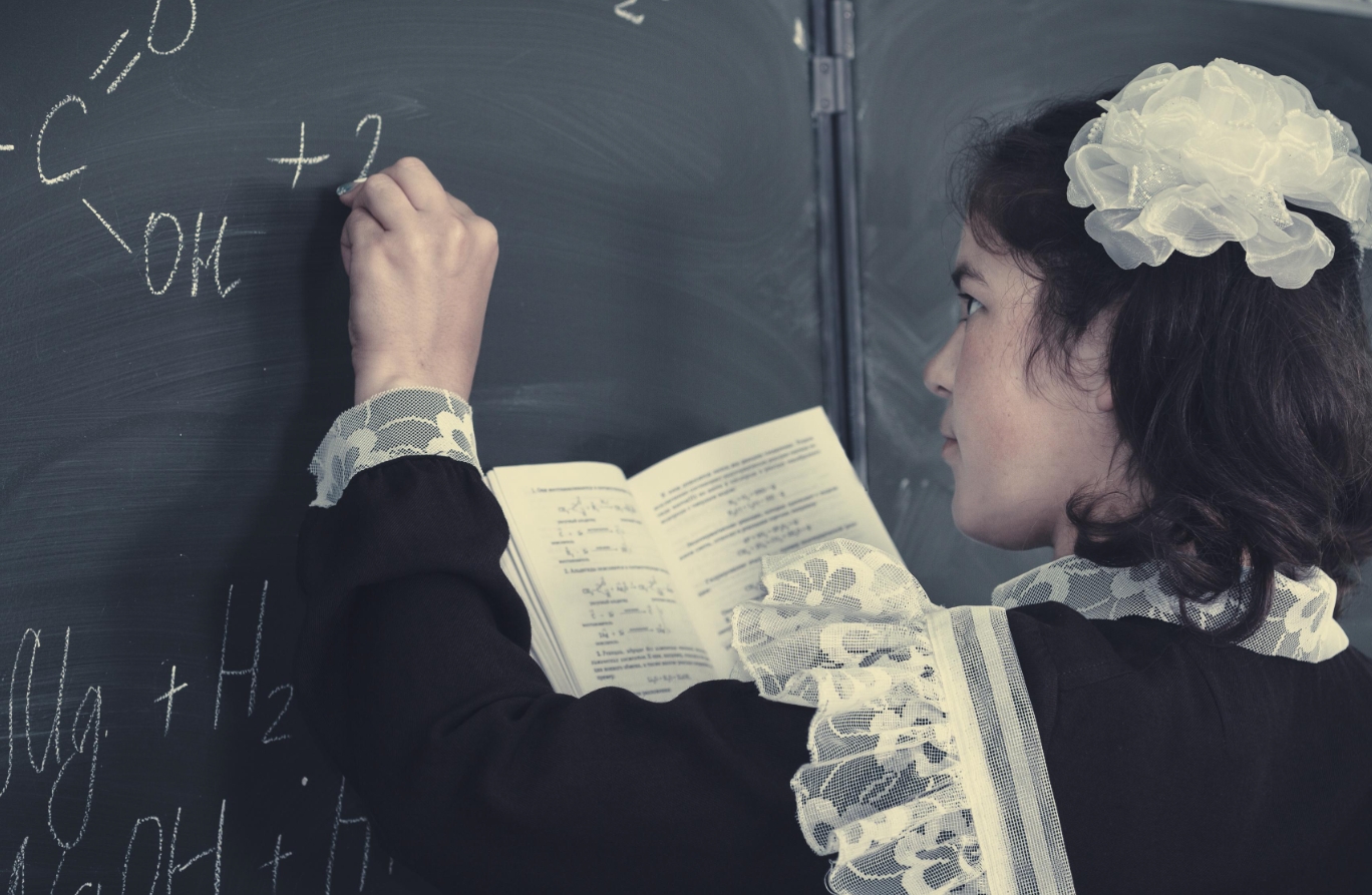 Почему большинство людей пишут правой рукой, а левшей мало? - свежие новости на Toplenta