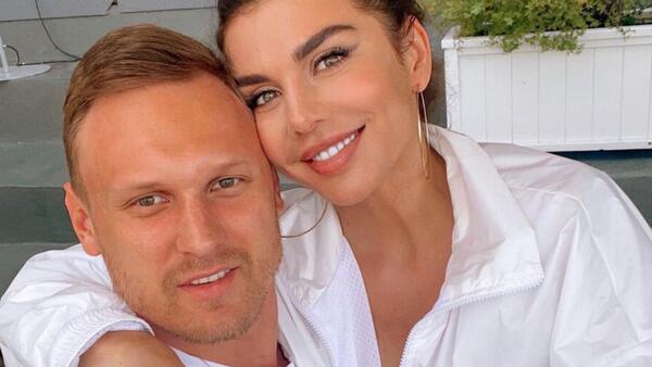 «Бандитская схема в стиле 90-х!» У Седоковой и Яниса Тиммы не было брачного договора - похожая новость на Toplenta