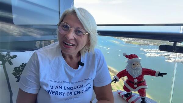 Анжела Перл предсказала, какой знак разобьет свои розовые очки в декабре - похожая новость на Toplenta