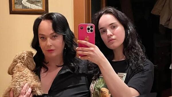 Стала бабушкой: Гузееву засняли с дочерью и новороженным ребенком в аэропорту - похожая новость на Toplenta