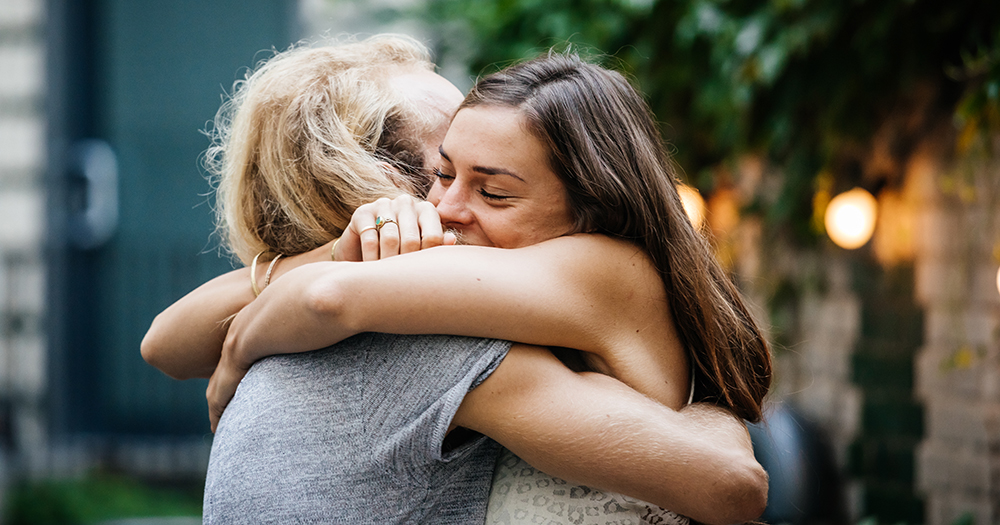 Обнимашки-помогашки: как объятия улучшают здоровье и помогают похудеть - похожая новость на Toplenta