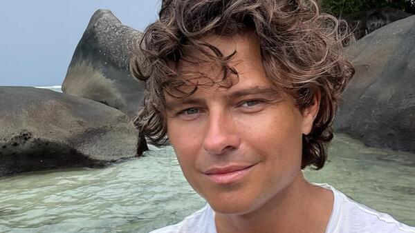 Прохор Шаляпин выглядит старше своих лет в компании Софьи Эрнст в новом фильме - свежие новости на Toplenta по теме хор