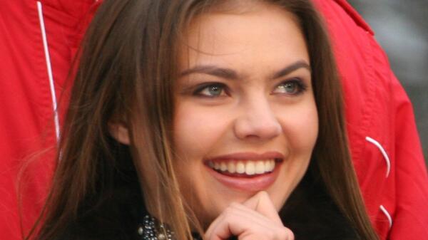 Появившаяся без макияжа Алина Кабаева вызвала бурное обсуждение, совместив в образе несовместимое - свежие новости на Toplenta по теме сборная