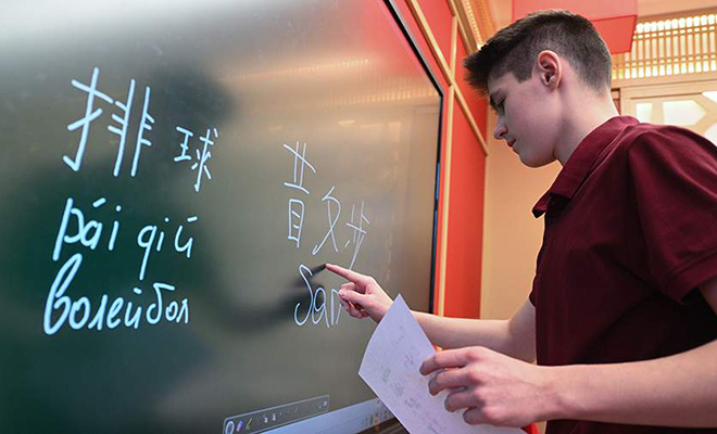 Ученые нашли простой способ замедлить старение мозга: достаточно учить другой язык - свежие новости на Toplenta