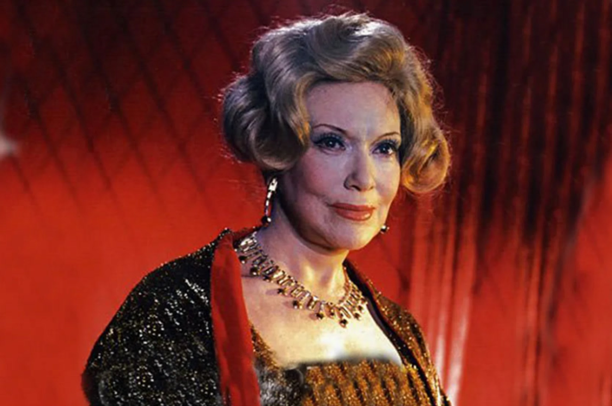 Три особенности, которые делают женщину 50+ завораживающе красивой - похожая новость на Toplenta