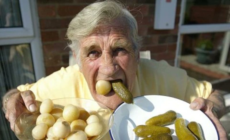 Чемпион мира по обжорству Питер Даудсвелл - похожая новость на Toplenta