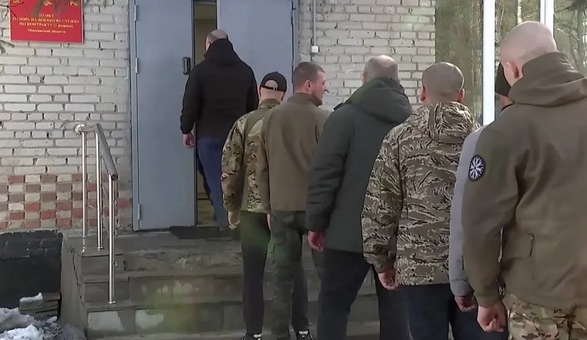 Президент РФ: россияне идут на СВО добровольно, а Киев вылавливает людей «как собак» на улице - Общество на Toplenta