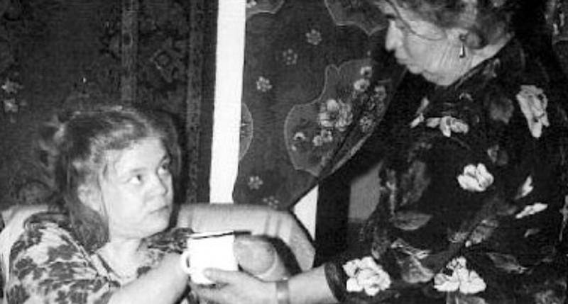 Что стало с Дусей Мерзляковой, которую родная мать держала на цепи - свежие новости на Toplenta