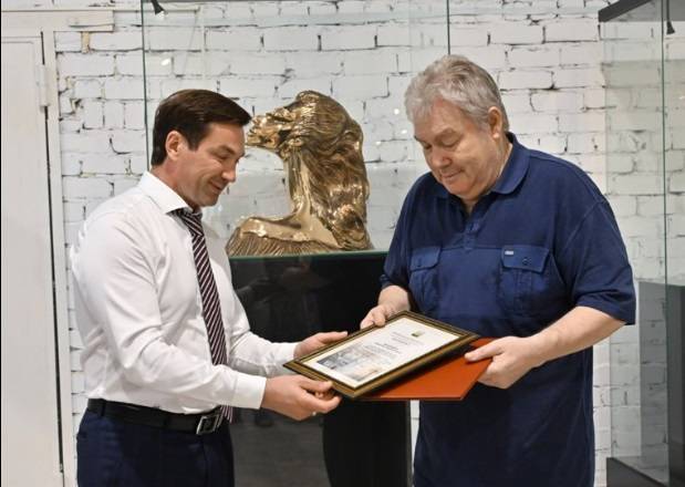 Мэр Челябинска Лошкин поздравил скульптора Митрошина с юбилеем - свежие новости на Toplenta по теме Челябинска