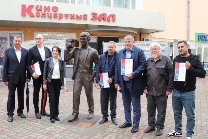 На месте съемок фильма «Брат» открыли памятник Сергею Бодрову - похожая новость на Toplenta