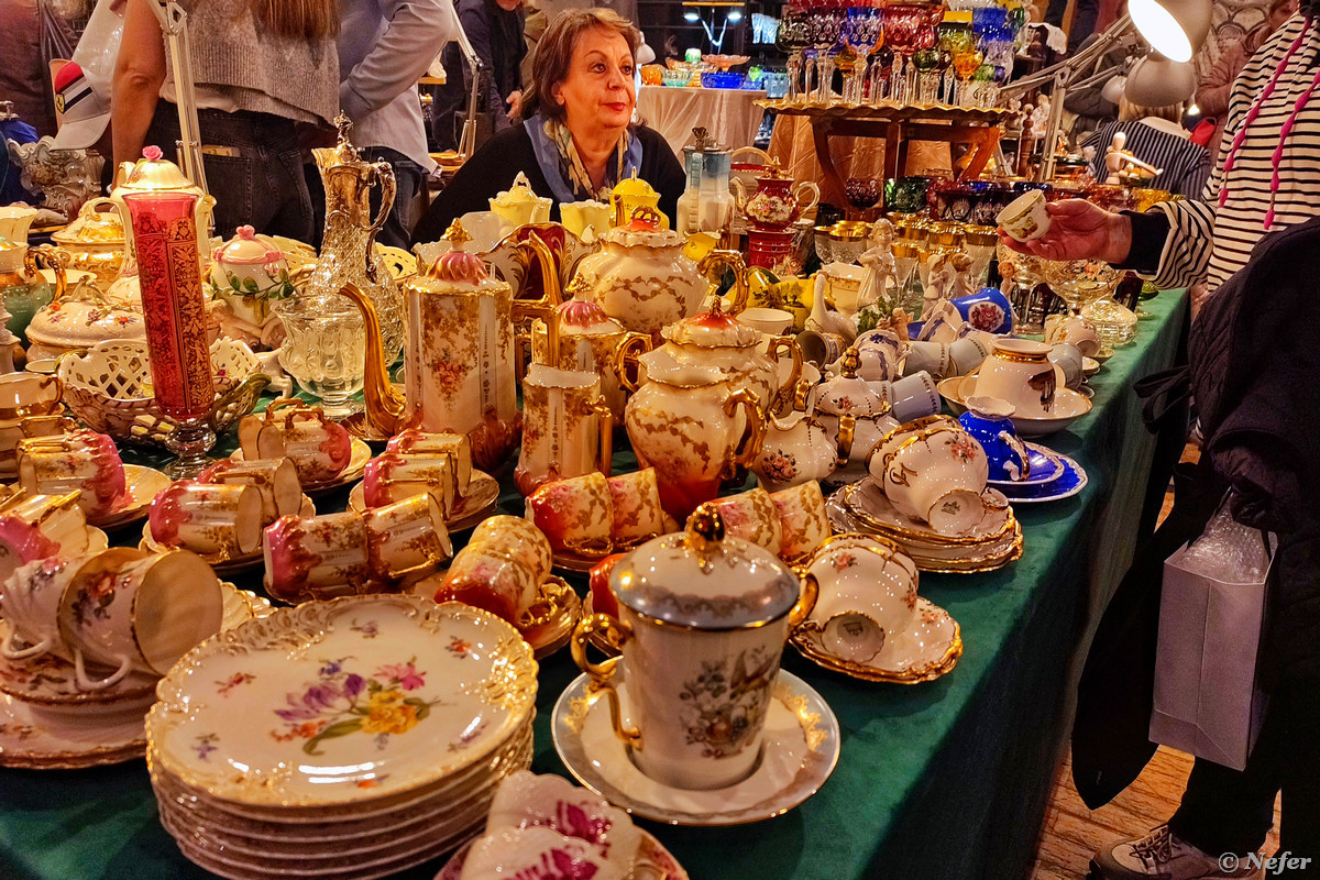 Антикварный маркет "Блошинка": посуда, статуэтки, сумочки, шляпки - свежие новости на Toplenta