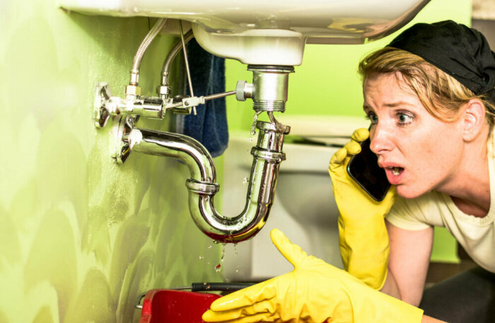 Как быстро устранить засор в раковине не раскручивая сифон - свежие новости на Toplenta по теме Рафаэль социальный