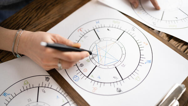Овнам предстоит дальняя дорога: астролог предсказала путешествия или эмиграцию в декабре - похожая новость на Toplenta