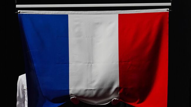 "Непокорившаяся Франция" пригрозила вотумом недоверия правительству - Общество на Toplenta