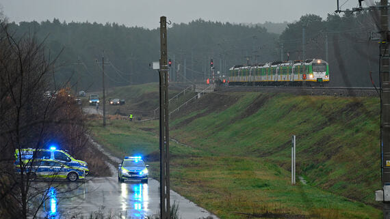 В Польше отпустили подозреваемых в подрыве железной дороги украинцев - Общество на Toplenta