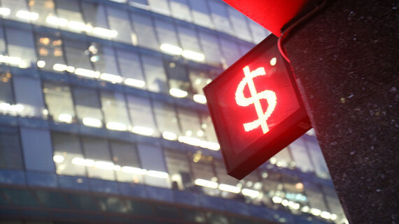 ЦБ снизил официальный курс доллара до 81,01 рубля - свежие новости на Toplenta