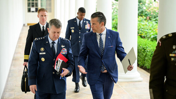 Reuters: США пригрозили остановить поставки Киеву, если он не согласится на мир - похожая новость на Toplenta